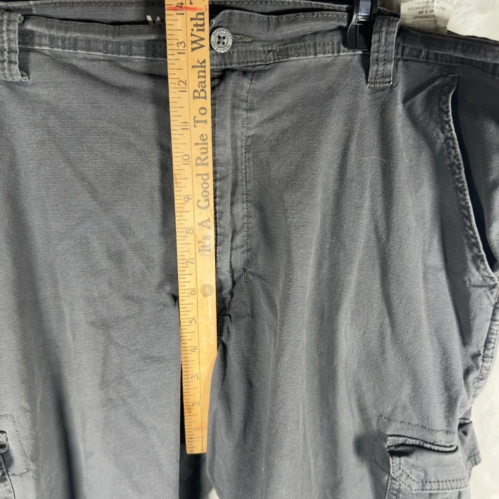 Wrangler‎ Mens Cargo Pants Gray Relaxed Fit Flat Front Size 40 x 30